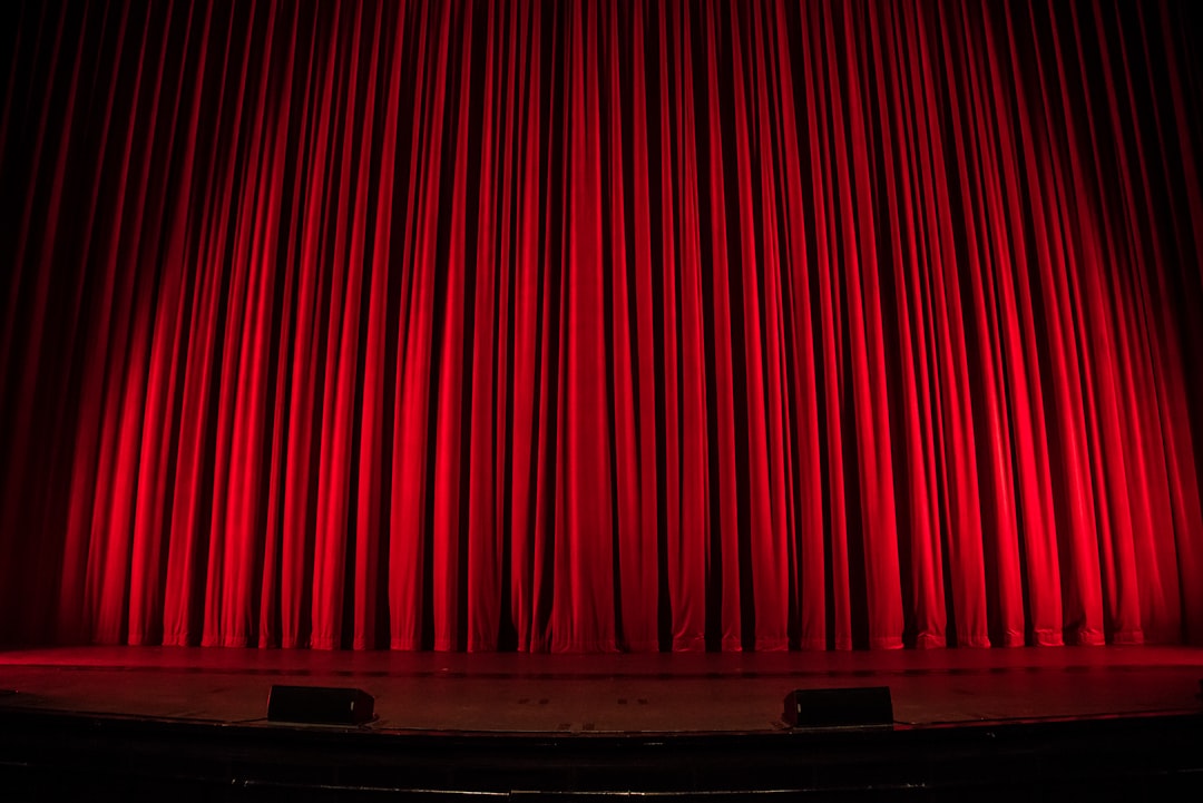 Photo Acrobats, Theater